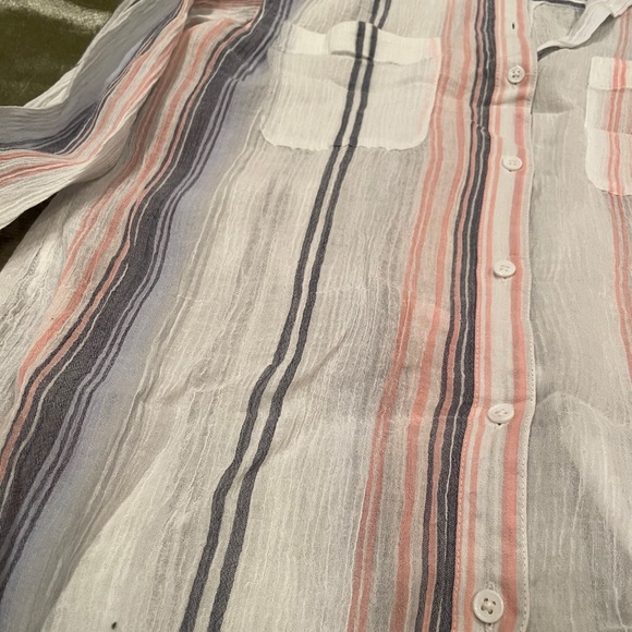 Linen Button down - Picture 2 of 2